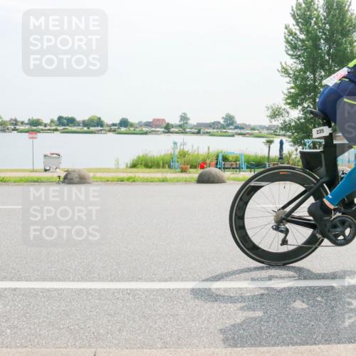 15.06.2025 - 27. Vierlanden-Triathlon H.Heesch http://msf.ph/oto/8017570 15.06.2025 10:05:49 Radfahren 235 meine-sportfotos.de