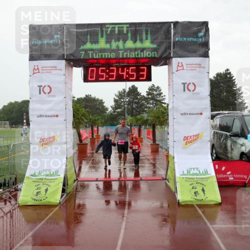 15.06.2025 - 7 Türme Triathlon Michael Strokosch http://msf.ph/oto/8017581 15.06.2025 15:34:53 Ziel  meine-sportfotos.de