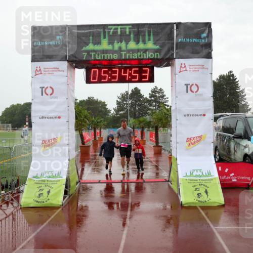 15.06.2025 - 7 Türme Triathlon Michael Strokosch http://msf.ph/oto/8017588 15.06.2025 15:34:53 Ziel  meine-sportfotos.de