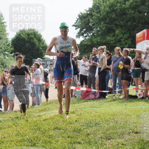 15.06.2025 - 27. Vierlanden-Triathlon KatJ http://msf.ph/oto/8017590 15.06.2025 10:16:56 Schwimmen 484, 501, 516, 551, 566, 595, 604, 633 meine-sportfotos.de