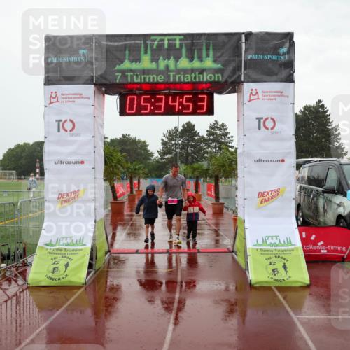 15.06.2025 - 7 Türme Triathlon Michael Strokosch http://msf.ph/oto/8017595 15.06.2025 15:34:53 Ziel  meine-sportfotos.de