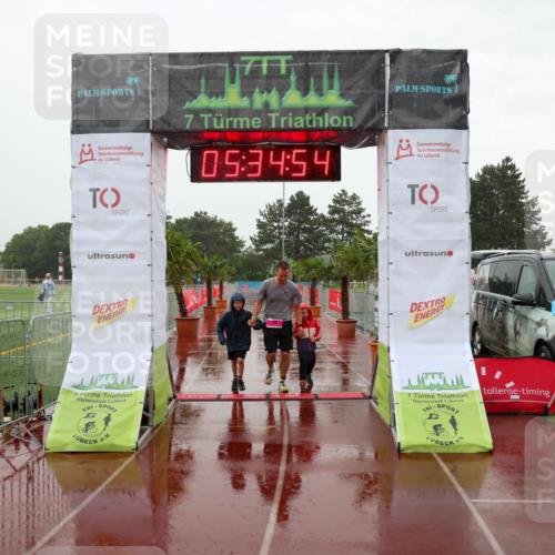 15.06.2025 - 7 Türme Triathlon Michael Strokosch http://msf.ph/oto/8017602 15.06.2025 15:34:53 Ziel  meine-sportfotos.de
