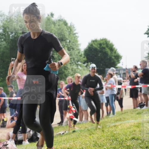 15.06.2025 - 27. Vierlanden-Triathlon KatJ http://msf.ph/oto/8017615 15.06.2025 10:16:59 Schwimmen 471, 484, 501, 551, 566, 595, 604, 610, 633 meine-sportfotos.de