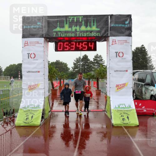 15.06.2025 - 7 Türme Triathlon Michael Strokosch http://msf.ph/oto/8017624 15.06.2025 15:34:54 Ziel  meine-sportfotos.de