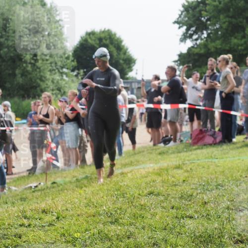 15.06.2025 - 27. Vierlanden-Triathlon KatJ http://msf.ph/oto/8017625 15.06.2025 10:17:00 Schwimmen 471, 484, 501, 551, 566, 595, 610, 633 meine-sportfotos.de