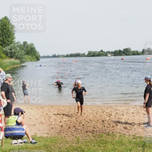21.06.2025 - 27. Vierlanden-Triathlon MichiJ http://msf.ph/oto/8017627 15.06.2026 10:17:54 Schwimmen 522, 563, 571 meine-sportfotos.de