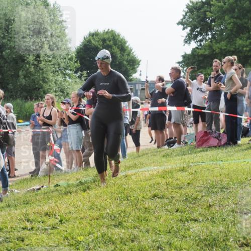 15.06.2025 - 27. Vierlanden-Triathlon KatJ http://msf.ph/oto/8017631 15.06.2025 10:17:00 Schwimmen 471, 484, 501, 551, 566, 595, 610, 633 meine-sportfotos.de