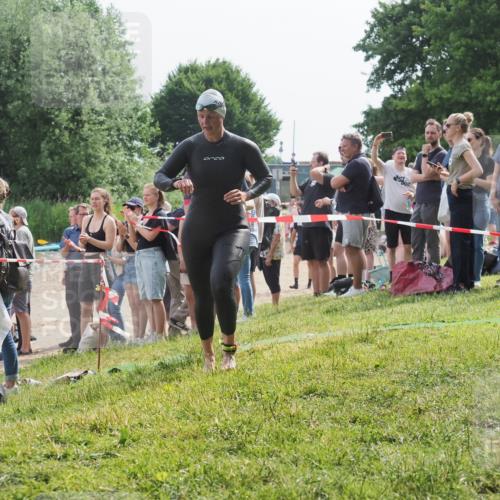 15.06.2025 - 27. Vierlanden-Triathlon KatJ http://msf.ph/oto/8017634 15.06.2025 10:17:00 Schwimmen 471, 484, 501, 551, 566, 595, 610, 633 meine-sportfotos.de