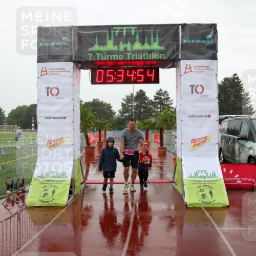 15.06.2025 - 7 Türme Triathlon Michael Strokosch http://msf.ph/oto/8017639 15.06.2025 15:34:54 Ziel  meine-sportfotos.de