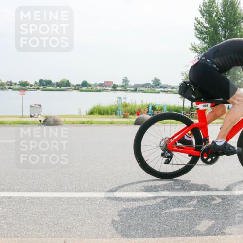 15.06.2025 - 27. Vierlanden-Triathlon H.Heesch http://msf.ph/oto/8017651 15.06.2025 10:09:24 Radfahren 23, 68, 169 meine-sportfotos.de