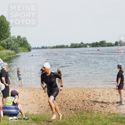21.06.2025 - 27. Vierlanden-Triathlon MichiJ http://msf.ph/oto/8017672 15.06.2026 10:17:56 Schwimmen 522, 563, 571 meine-sportfotos.de