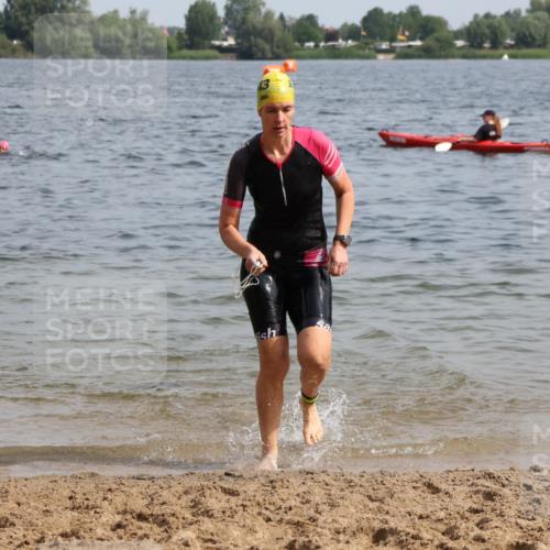 15.06.2025 - 27. Vierlanden-Triathlon Lena Gebhardt http://msf.ph/oto/8017679 15.06.2025 10:16:17 Schwimmen 477, 487, 489, 494, 523, 526, 611, 634 meine-sportfotos.de