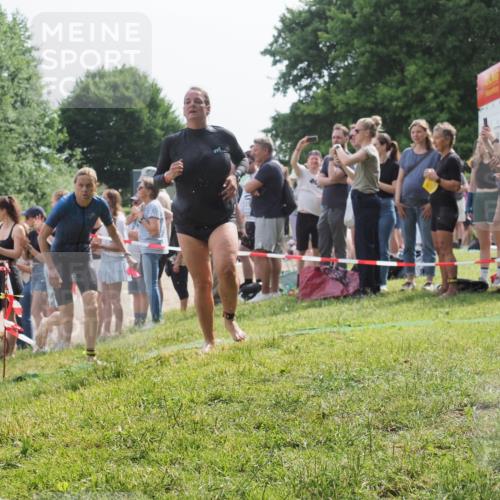 15.06.2025 - 27. Vierlanden-Triathlon KatJ http://msf.ph/oto/8017680 15.06.2025 10:17:03 Schwimmen 471, 484, 551, 566, 567, 595, 602, 610 meine-sportfotos.de