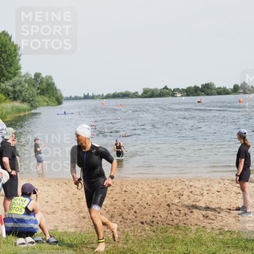 21.06.2025 - 27. Vierlanden-Triathlon MichiJ http://msf.ph/oto/8017682 15.06.2026 10:17:57 Schwimmen 515, 522, 563, 571 meine-sportfotos.de