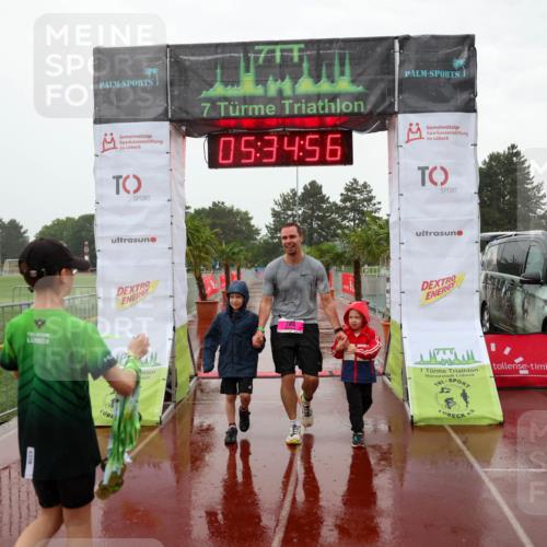 15.06.2025 - 7 Türme Triathlon Michael Strokosch http://msf.ph/oto/8017683 15.06.2025 15:34:55 Ziel  meine-sportfotos.de