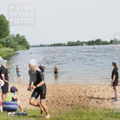 21.06.2025 - 27. Vierlanden-Triathlon MichiJ http://msf.ph/oto/8017687 15.06.2026 10:17:57 Schwimmen 515, 522, 563, 571 meine-sportfotos.de
