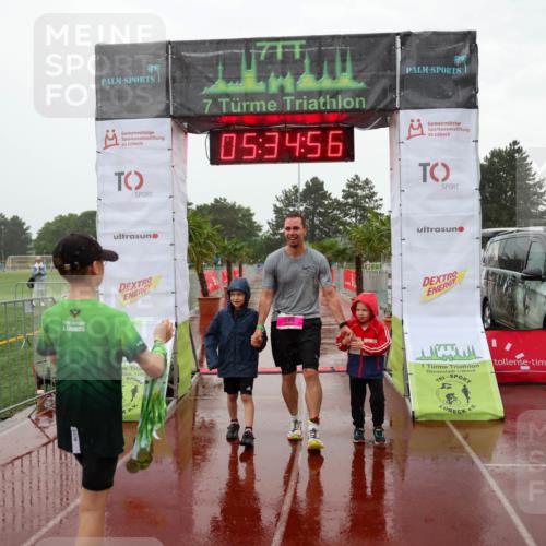 15.06.2025 - 7 Türme Triathlon Michael Strokosch http://msf.ph/oto/8017688 15.06.2025 15:34:56 Ziel  meine-sportfotos.de