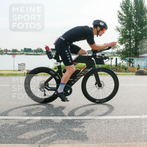 15.06.2025 - 27. Vierlanden-Triathlon H.Heesch http://msf.ph/oto/8017697 15.06.2025 09:20:16 Radfahren 137 meine-sportfotos.de