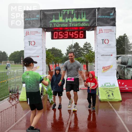 15.06.2025 - 7 Türme Triathlon Michael Strokosch http://msf.ph/oto/8017700 15.06.2025 15:34:56 Ziel  meine-sportfotos.de