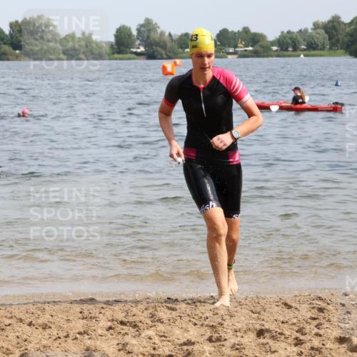 15.06.2025 - 27. Vierlanden-Triathlon Lena Gebhardt http://msf.ph/oto/8017701 15.06.2025 10:16:17 Schwimmen 477, 487, 489, 494, 523, 526, 611, 634 meine-sportfotos.de