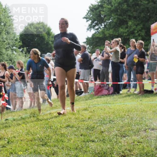 15.06.2025 - 27. Vierlanden-Triathlon KatJ http://msf.ph/oto/8017709 15.06.2025 10:17:04 Schwimmen 471, 479, 484, 551, 566, 567, 595, 602, 610 meine-sportfotos.de