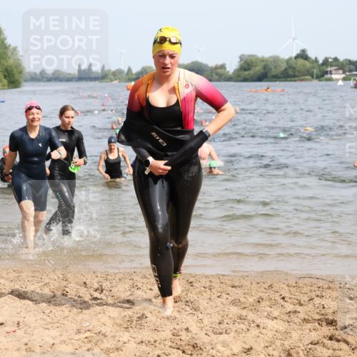 15.06.2025 - 27. Vierlanden-Triathlon Lena Gebhardt http://msf.ph/oto/8017731 15.06.2025 10:16:19 Schwimmen 477, 487, 489, 494, 499, 523, 526, 574, 611, 614, 634 meine-sportfotos.de