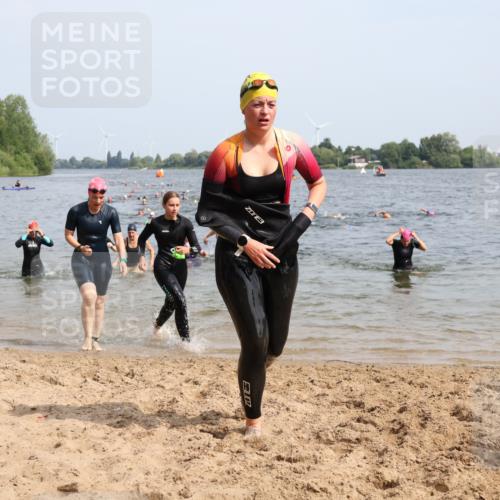 15.06.2025 - 27. Vierlanden-Triathlon Lena Gebhardt http://msf.ph/oto/8017747 15.06.2025 10:16:19 Schwimmen 477, 487, 489, 494, 499, 523, 526, 574, 611, 614, 634 meine-sportfotos.de