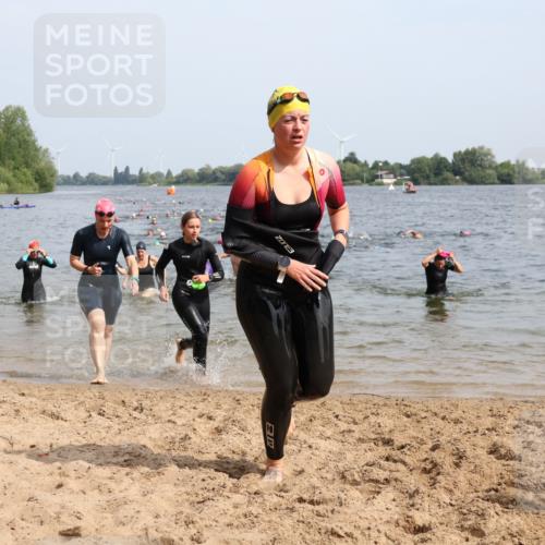 15.06.2025 - 27. Vierlanden-Triathlon Lena Gebhardt http://msf.ph/oto/8017760 15.06.2025 10:16:19 Schwimmen 477, 487, 489, 494, 499, 523, 526, 574, 611, 614, 634 meine-sportfotos.de
