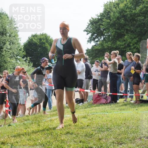 15.06.2025 - 27. Vierlanden-Triathlon KatJ http://msf.ph/oto/8017779 15.06.2025 10:17:09 Schwimmen 471, 479, 484, 510, 556, 566, 567, 602, 610 meine-sportfotos.de