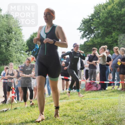 15.06.2025 - 27. Vierlanden-Triathlon KatJ http://msf.ph/oto/8017807 15.06.2025 10:17:09 Schwimmen 471, 479, 484, 510, 556, 566, 567, 602, 610 meine-sportfotos.de