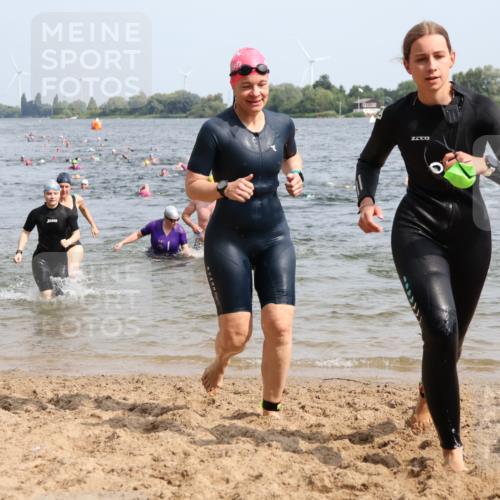 15.06.2025 - 27. Vierlanden-Triathlon Lena Gebhardt http://msf.ph/oto/8017813 15.06.2025 10:16:22 Schwimmen 477, 487, 489, 491, 494, 499, 523, 526, 549, 574, 611, 614, 634 meine-sportfotos.de