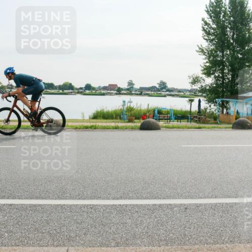 15.06.2025 - 27. Vierlanden-Triathlon H.Heesch http://msf.ph/oto/8017814 15.06.2025 09:20:52 Radfahren 21, 88, 121, 194 meine-sportfotos.de