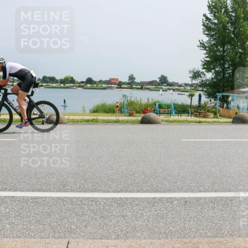 21.06.2025 - 27. Vierlanden-Triathlon H.Heesch http://msf.ph/oto/8017820 15.06.2025 11:59:43 Radfahren 757, 811, 921 meine-sportfotos.de