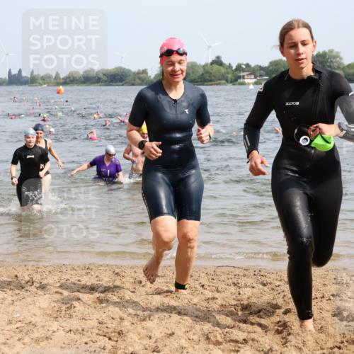 15.06.2025 - 27. Vierlanden-Triathlon Lena Gebhardt http://msf.ph/oto/8017829 15.06.2025 10:16:22 Schwimmen 477, 487, 489, 491, 494, 499, 523, 526, 549, 574, 611, 614, 634 meine-sportfotos.de