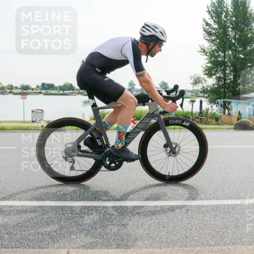 15.06.2025 - 27. Vierlanden-Triathlon H.Heesch http://msf.ph/oto/8017831 15.06.2025 09:20:58 Radfahren 21, 111, 213 meine-sportfotos.de