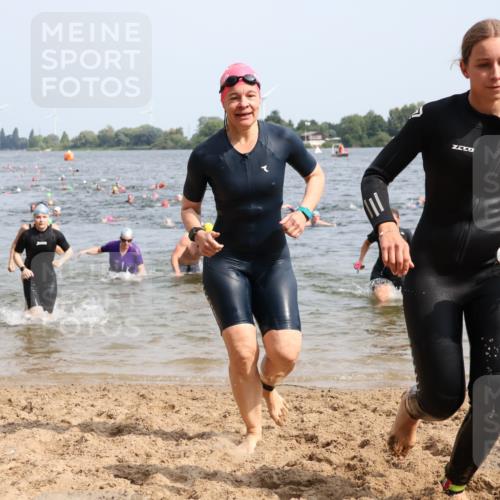 15.06.2025 - 27. Vierlanden-Triathlon Lena Gebhardt http://msf.ph/oto/8017846 15.06.2025 10:16:22 Schwimmen 477, 487, 489, 491, 494, 499, 523, 526, 549, 574, 611, 614, 634 meine-sportfotos.de