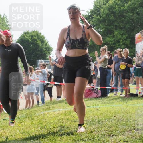 15.06.2025 - 27. Vierlanden-Triathlon KatJ http://msf.ph/oto/8017884 15.06.2025 10:17:13 Schwimmen 471, 479, 510, 556, 567, 575, 602, 610 meine-sportfotos.de