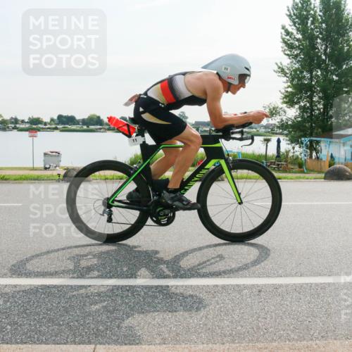 15.06.2025 - 27. Vierlanden-Triathlon H.Heesch http://msf.ph/oto/8017918 15.06.2025 09:22:00 Radfahren 11 meine-sportfotos.de