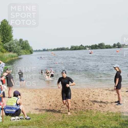 21.06.2025 - 27. Vierlanden-Triathlon MichiJ http://msf.ph/oto/8017921 15.06.2026 10:18:19 Schwimmen 495, 535, 568, 586 meine-sportfotos.de