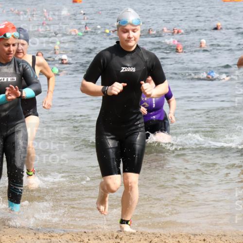 15.06.2025 - 27. Vierlanden-Triathlon Lena Gebhardt http://msf.ph/oto/8017929 15.06.2025 10:16:24 Schwimmen 477, 487, 489, 491, 494, 499, 523, 526, 549, 574, 611, 614, 634 meine-sportfotos.de