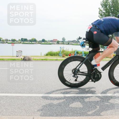 15.06.2025 - 27. Vierlanden-Triathlon H.Heesch http://msf.ph/oto/8017966 15.06.2025 10:13:23 Radfahren 37, 90, 384, 415 meine-sportfotos.de