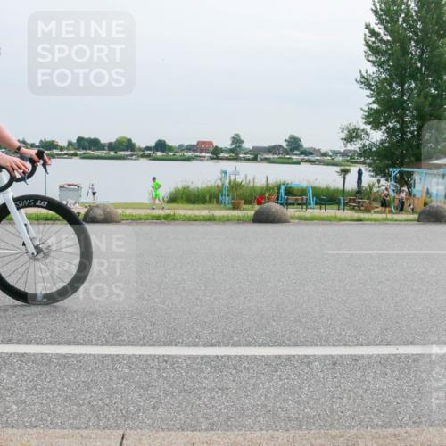 15.06.2025 - 27. Vierlanden-Triathlon H.Heesch http://msf.ph/oto/8017981 15.06.2025 11:14:24 Radfahren 160, 380 meine-sportfotos.de