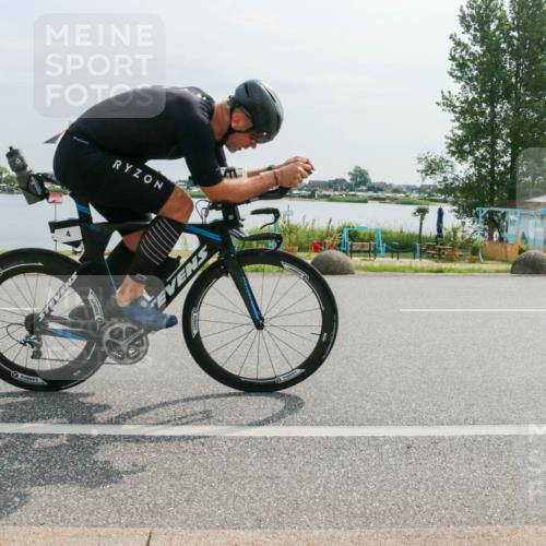15.06.2025 - 27. Vierlanden-Triathlon H.Heesch http://msf.ph/oto/8017994 15.06.2025 10:13:48 Radfahren 4 meine-sportfotos.de