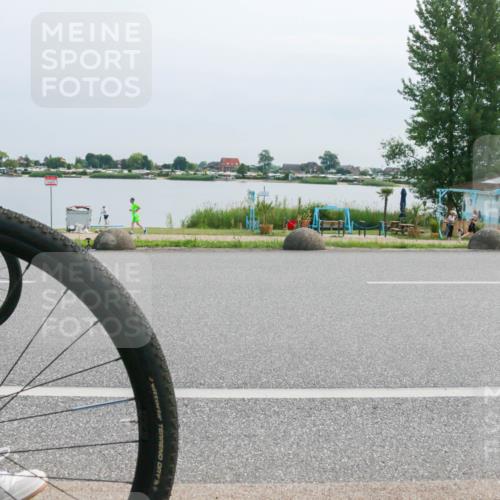 15.06.2025 - 27. Vierlanden-Triathlon H.Heesch http://msf.ph/oto/8017999 15.06.2025 11:14:24 Radfahren 160, 380 meine-sportfotos.de