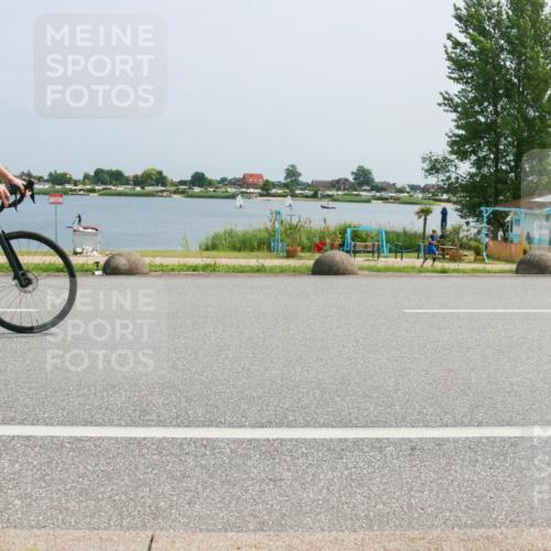 21.06.2025 - 27. Vierlanden-Triathlon H.Heesch http://msf.ph/oto/8018008 15.06.2025 12:00:04 Radfahren 776 meine-sportfotos.de