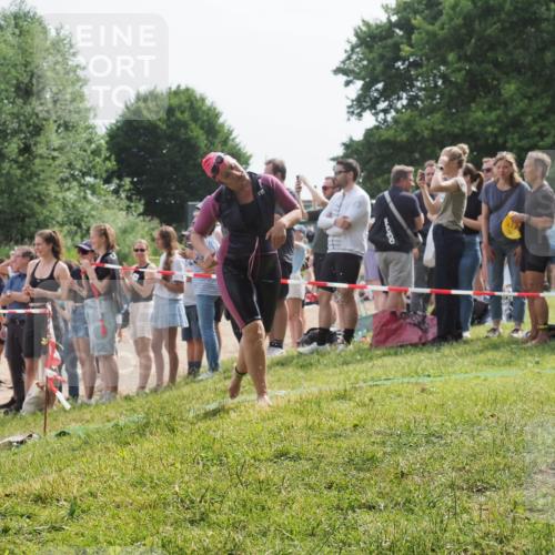 15.06.2025 - 27. Vierlanden-Triathlon KatJ http://msf.ph/oto/8018031 15.06.2025 10:17:21 Schwimmen 510, 529, 556, 575, 581, 584 meine-sportfotos.de