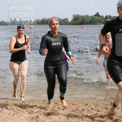 15.06.2025 - 27. Vierlanden-Triathlon Lena Gebhardt http://msf.ph/oto/8018046 15.06.2025 10:16:26 Schwimmen 477, 487, 491, 494, 499, 523, 526, 549, 574, 611, 614, 634 meine-sportfotos.de