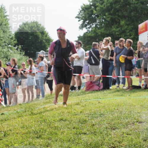 15.06.2025 - 27. Vierlanden-Triathlon KatJ http://msf.ph/oto/8018047 15.06.2025 10:17:22 Schwimmen 529, 556, 575, 581, 584 meine-sportfotos.de