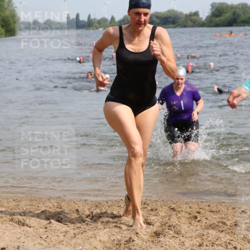 15.06.2025 - 27. Vierlanden-Triathlon Lena Gebhardt http://msf.ph/oto/8018058 15.06.2025 10:16:27 Schwimmen 477, 487, 491, 494, 499, 523, 526, 549, 574, 614, 634 meine-sportfotos.de