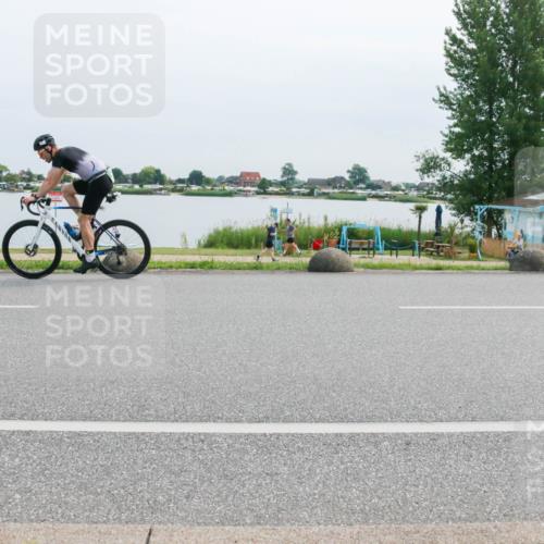 15.06.2025 - 27. Vierlanden-Triathlon H.Heesch http://msf.ph/oto/8018069 15.06.2025 11:14:29 Radfahren 19, 380, 663, 855 meine-sportfotos.de